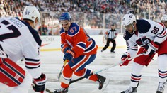 Edmonton vyhral pod holým nebom vo Winnipegu, Sekera s pluskami