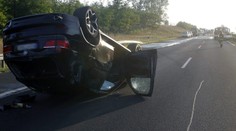 Na R1 havarovalo auto v protismere. Dvaja mŕtvi