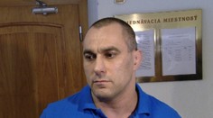 Expolicajtovi Tiefenbachovi sa nepáčil prístup sudkyne. Chce vymeniť aj súd