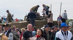 Do Piešťan od rána prúdili davy ľudí z celého Slovenska. Okrem vojenskej techniky sledovali aj vojakov priamo v akcii