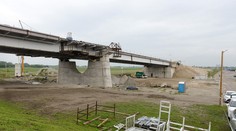 Napriek problémom pri výstavbe, most v Komárne by mohol byť hotový na budúci rok