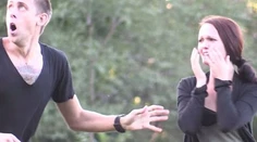 Známy vtipkár prestrelil. Nechal vybuchnúť vlastné dieťa