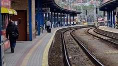 Vlaky smerujúce z aj do Bratislavy cez Pezinok majú veľké meškanie