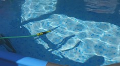 Chystáte sa z verejného vodovodu napustiť bazén? Za sucha sa môžu minúť zásoby aj pre celú dedinu