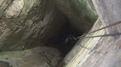 Hasiči sú na extrémne podmienky zvyknutí. V hĺbke 80 metrov však ešte nezasahovali