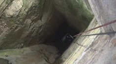 Hasiči sú na extrémne podmienky zvyknutí. V hĺbke 80 metrov však ešte nezasahovali