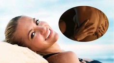 Dara sa hriešne vlní v lone neznámeho fešáka. Vieme, kto to je