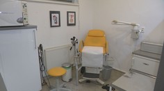 Falošný gynekológ si od pacientiek pýtal intímne fotky. Polícia muža nevie vypátrať, no on pokračuje v činnosti