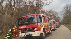 VIDEO: Požiar na bratislavských Kramároch uprostred bieleho dňa. Na mieste zasahovali hasiči aj polícia