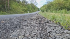 Nespevnené krajnice pri novej ceste: Cyklisti bijú na poplach, cestári tvrdia, že všetko je v poriadku