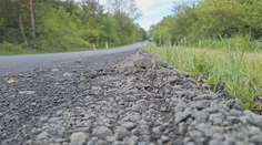 Nespevnené krajnice pri novej ceste: Cyklisti bijú na poplach, cestári tvrdia, že všetko je v poriadku