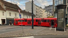 V Bratislave sa v sobotu ráno vykoľajila električka, premávka je opäť obnovená