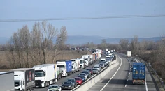 Taliansko chce vodičom vracať peniaze za státie v kolónach. Na Slovensku by to mohlo fungovať tiež, tvrdí analytik