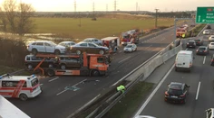 Brutálna nehoda na D2: Kamión odrazil betónové zvodidlá do protismeru