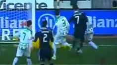 Hviezdny Ronaldo udrel protihráča. Video