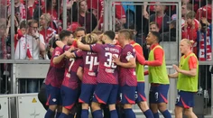 Bayern podľahol Lipsku a dal šancu Dortmundu, dostať sa na čelo. Pekaríkova Hertha opúšťa najvyššiu súťaž