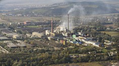 Fabrika na spracovanie dreva je opäť v kríze. Znižuje platy a prepúšťa zamestnancov