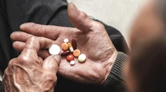 Významný prelom v liečbe Alzheimerovej choroby: Experimentálny liek pomáha, prináša však aj riziko