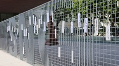 SNG vyzýva ľudí, aby zanechali odkaz na plote nádvoria: Čo pre vás galéria znamená?