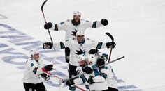 Drámu vo Vegas rozhodol Hertl spôsobom, ktorým sa zapíše do histórie NHL