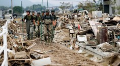 Počet obetí povodní a zosuvov pôdy v Japonsku stúpol na 200