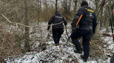 FOTO: Svoju obeť v Česku zviazali a pochovali zaživa. Páchatelia sa postavia pred súd
