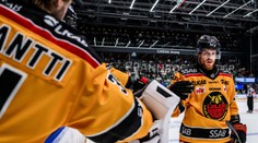 Hokejky nedorazili, veľkoklub riešil bizarnú situáciu. Nové vybavenie stálo tisíce, ale prinieslo triumf