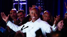 Starostom New Yorku sa stane bývalý policajt Eric Adams