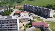 Luníčania dali sídlisko do pucu kvôli pápežovi. Boli sme sa pozrieť, či sa im darí poriadok udržiavať