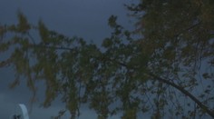 Silný vietor je už aj u nás, hasiči a záchranári sú v plnej pohotovosti