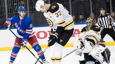 VIDEO-NHL: Boston s triom Slovákov prehral,v druhom dueli sa zrodilo deväť gólov