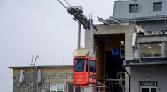 Na Lomnický štít sa dostanete len po svojich. Lanovka je mimo prevádzky