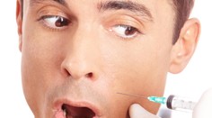 Plastiky, ktoré sú najviac v móde: Dočasné prsia a vyžehlené semenníky