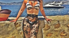 Tak toto je už príliš! Ktorá seriálová kráska má takýto úzky driek?