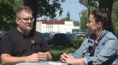 „Kúpať sa môžeme spolu bez plaviek,“ hovoril učiteľ svojmu žiakovi na základnej škole. Opäť môže pracovať s deťmi