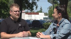 „Kúpať sa môžeme spolu bez plaviek,“ hovoril učiteľ svojmu žiakovi na základnej škole. Opäť môže pracovať s deťmi