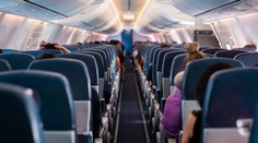 VIDEO: Bitka na palube lietadla. Všetko odštartovali omrvinky z občerstvenia