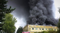 Až 1000 ton odpadu horelo od včera v Dubnici nad Váhom