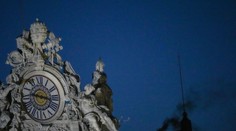 Prvé kolo konkláve sa natiahlo. Odborníčka vysvetľuje, čo mohlo kardinálov zdržať