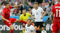 Nawalka odkázal rozhodcom, aby "chránili" Lewandowského