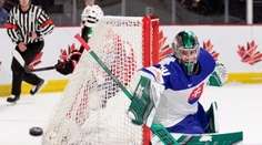Pred rokom po ňom ani pes neštekol. Teraz je v NHL o mladého Slováka obrovská bitka