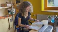 Julie trpí zriedkavým ochorením.  Jej život visel na vlásku, dnes príbehom inšpiruje iných