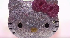 Hello Kitty oslavuje 40 rokov. Neuveríte, koľko infantilná postavička zarába