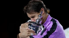 Nadal zdolal v dráme Medvedeva a získal 19. grandslamový titul