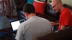 Dvojici hackerov sa podarilo nadiaľku nabúrať do auta a ovladáť ho