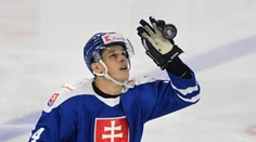 Třinec ukončil špekulácie o odchode slovenského obrancu. Patrik Koch podpísal s klubom nový kontrakt