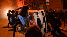 Protesty vo Washingtone zaskočili políciu, Trump bol údajne hodinu v bunkri