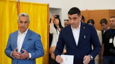 Voliči v opakovaných voľbách rozhodujú o novom prezidentovi. Najväčšie šance má krajne pravicový kandidát