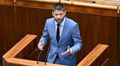 Sledujeme rozklad Ficovej vlády v priamom prenose, komentuje Šimečka