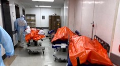 Situácia v newyorskej nemocnici vyvoláva hrôzu. Ľudia zomierajú aj v čakárni pohotovosti